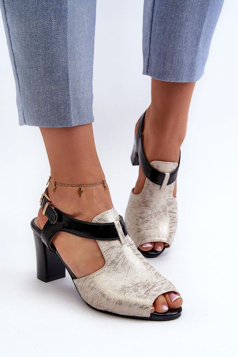  Clacquettes model 196230 Step in style 