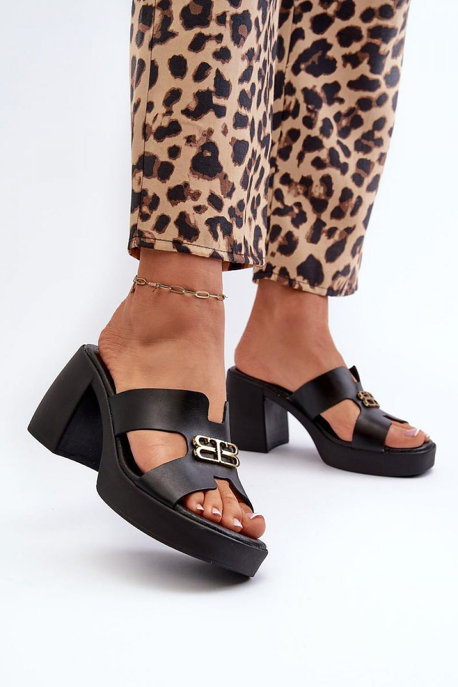  Clacquettes model 197646 Step in style 