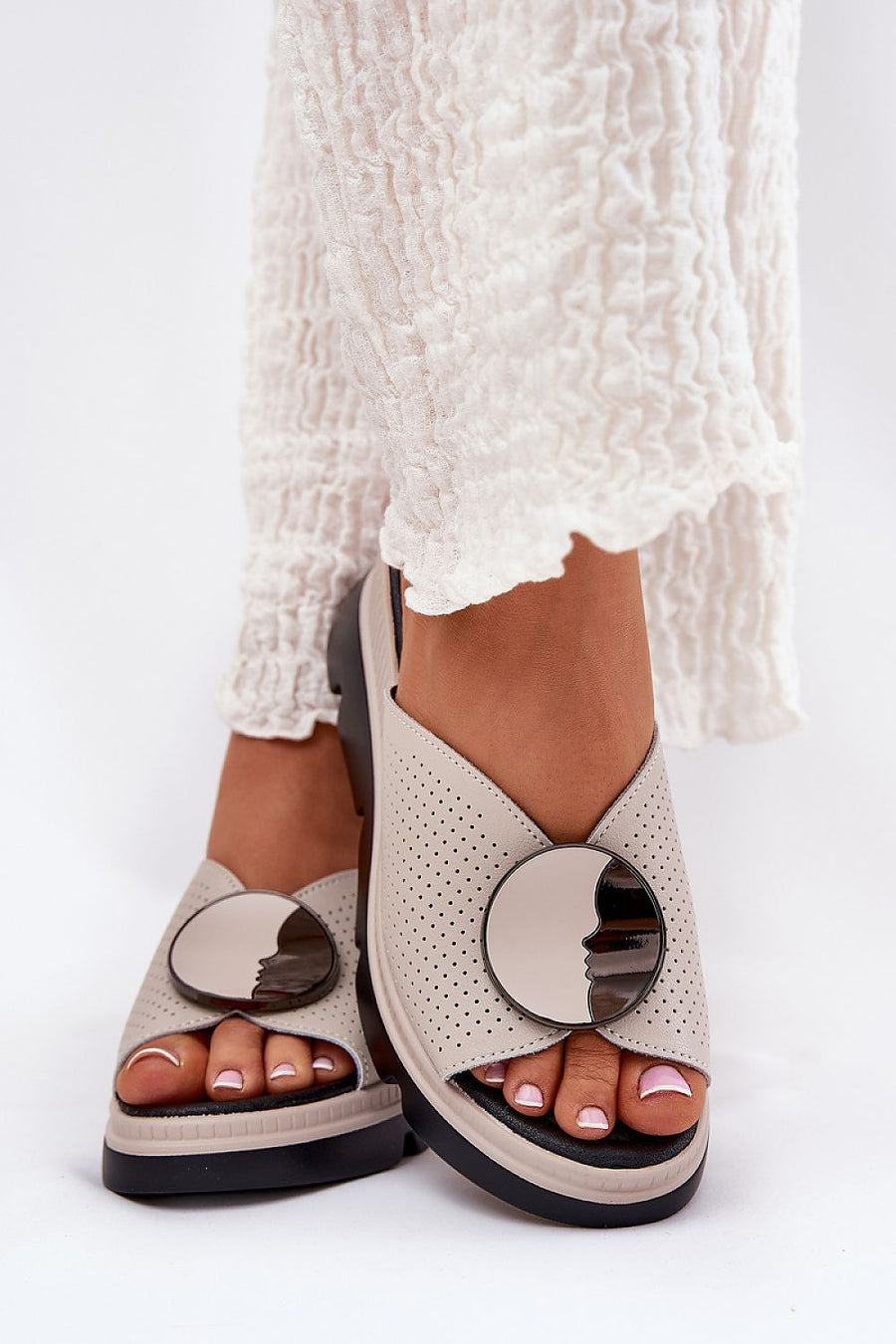  Clacquettes model 211673 Step in style 